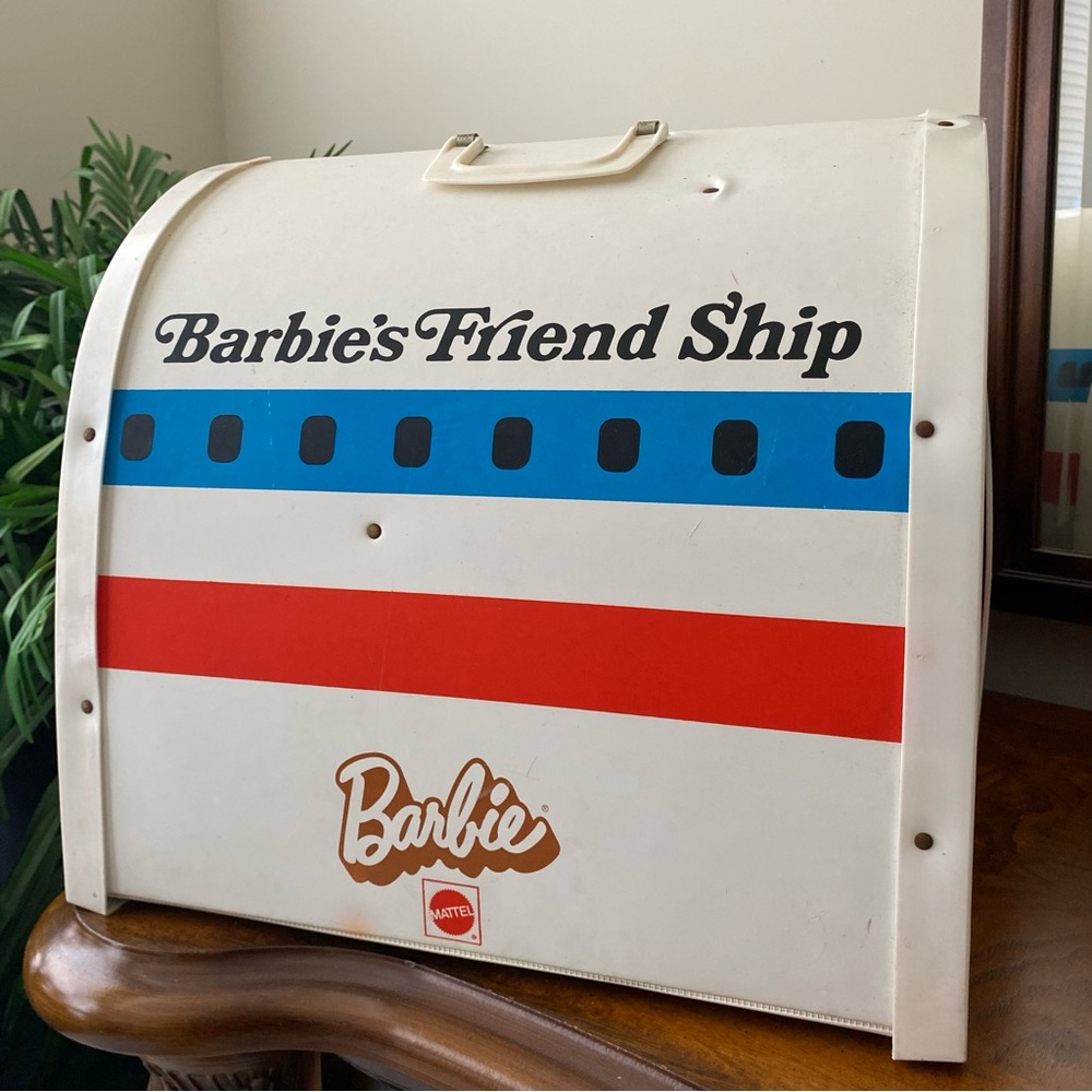 1972 Mattel Barbie Friendship Airplane 
United Airlines and Vintage Dolls Bundle